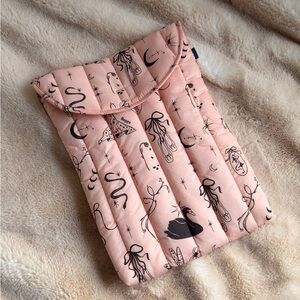 BAGGU Puffy Laptop Sleeve 16” in Ballet Icons